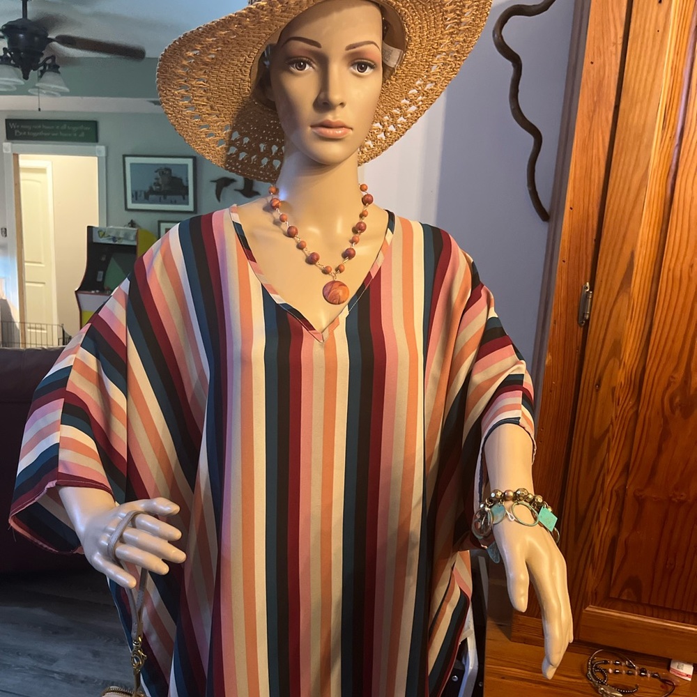 Beautiful Alfani blouse you can wear with any and all colors. 3/4 length sleeve.